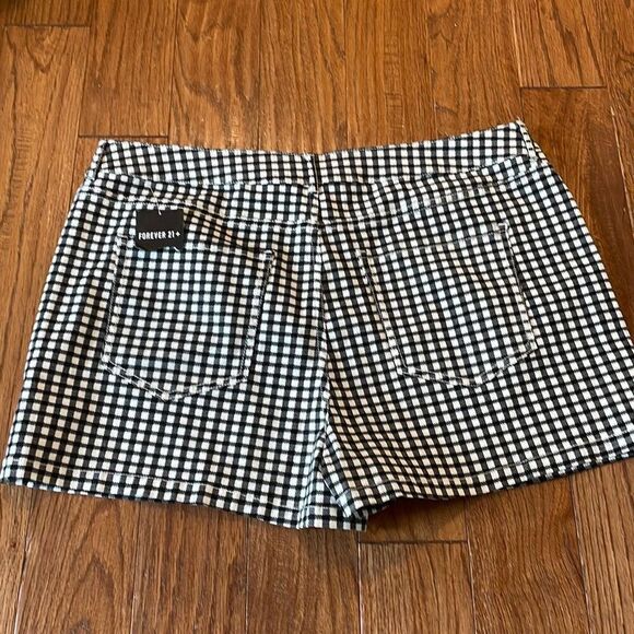 Forever 21 NWT black and white checkered high rise shorts 18 - Picture 9 of 9